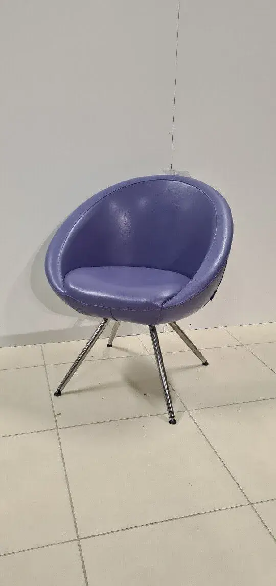 Moderné fialové kreslo