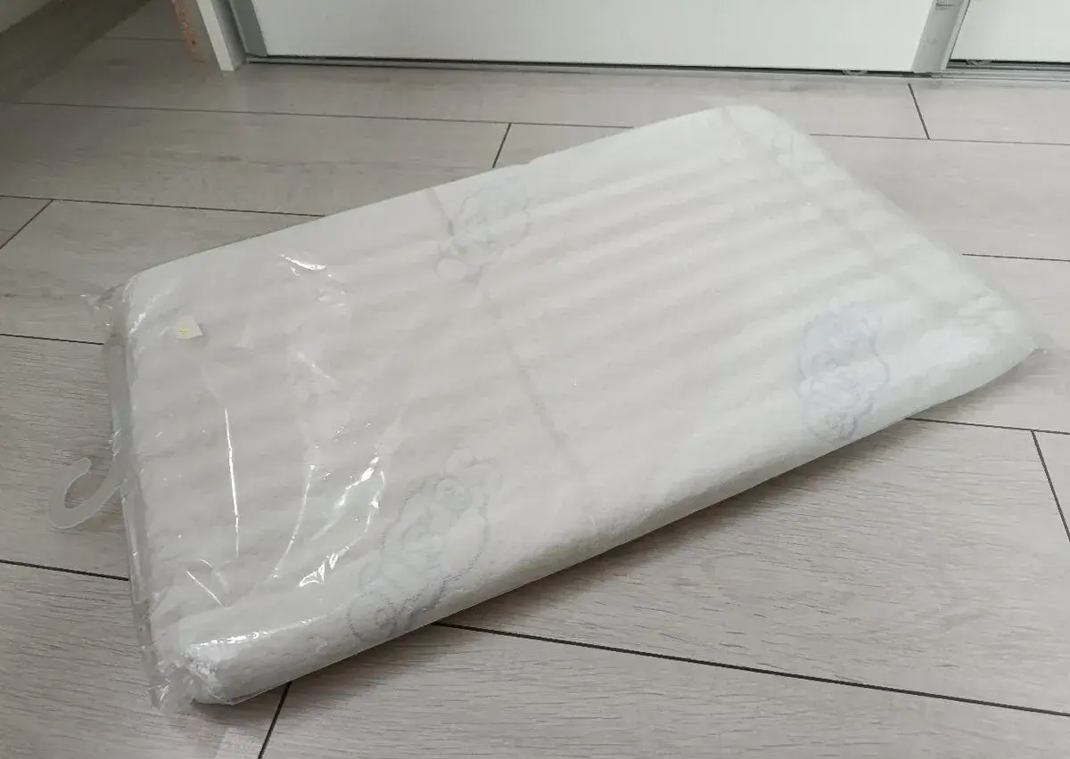 Klinový antirefluxný vankúš