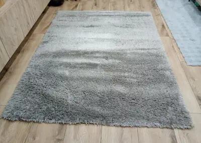 Koberec 160x220 striebro - sivý