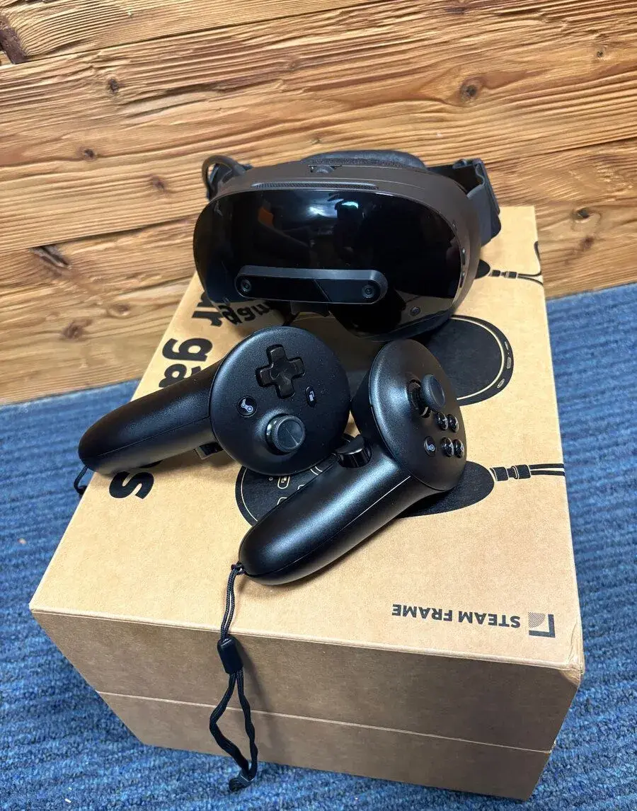 Steam Frame 256 GB + Arcturus Vision Camera