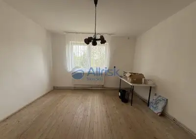 Starý dom vhodný na skladové účely - možnosť využiť pozemok