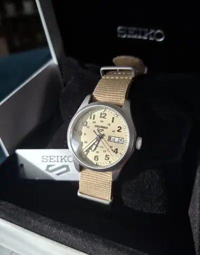 Seiko 5 SRPJ83K1