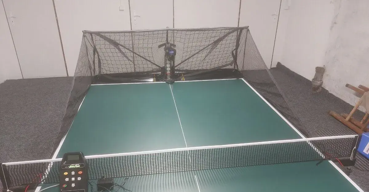 Stolnotenisový robot DONIC Robo-Pong 2055