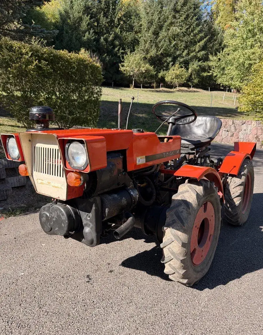Malotraktor TZ-4K-14 4x4 + vlečka + pluh