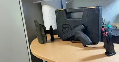 Pištoľ CZ P 10 SC