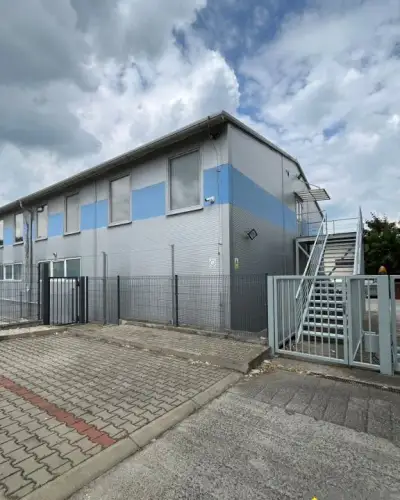 NA PRENÁJOM montovaná hala /270 m2/, A.Jedlika, Komárno