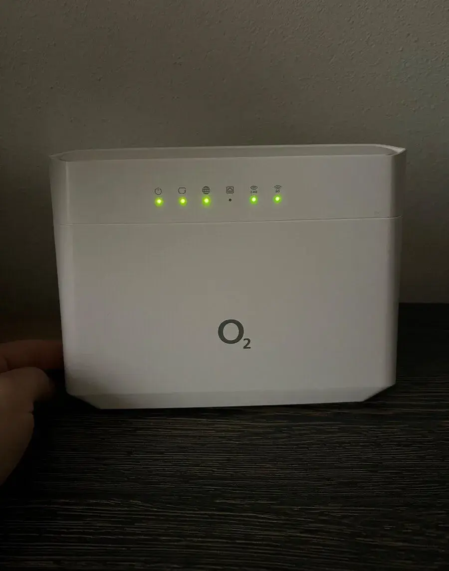 5G zostava O₂ – Zyxel NR7303 router + EX3300-T0 5G antenu