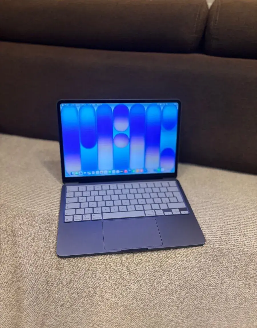 MacBook Neo 13" SK 2026 Indigo s Touch ID 512 GB (TOP stav)