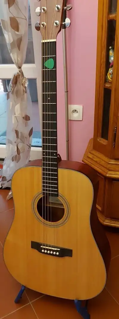 Akustická gitara