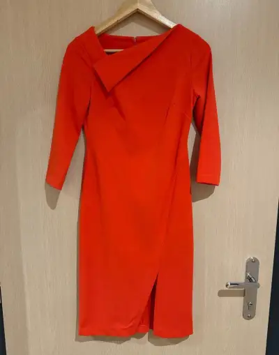 Calvin Klein krásne business šaty