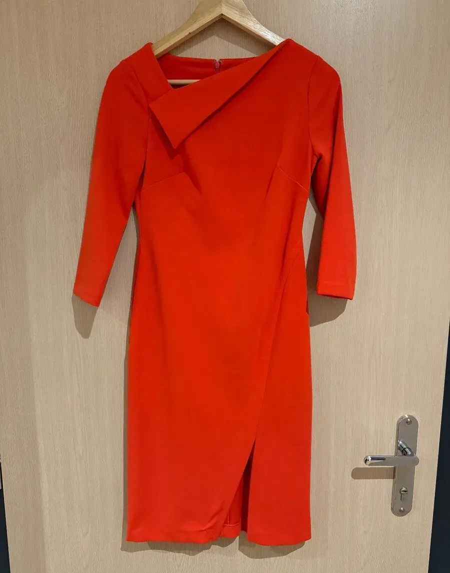 Calvin Klein krásne business šaty