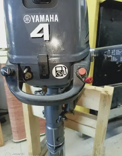 Lodný motor