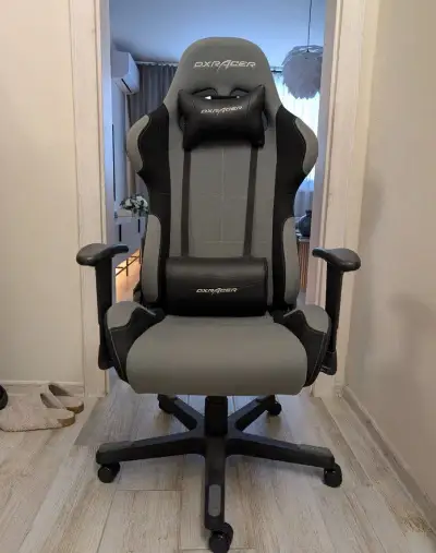 Stoličku/kreslo DXRacer Formula v látkovom prevedení