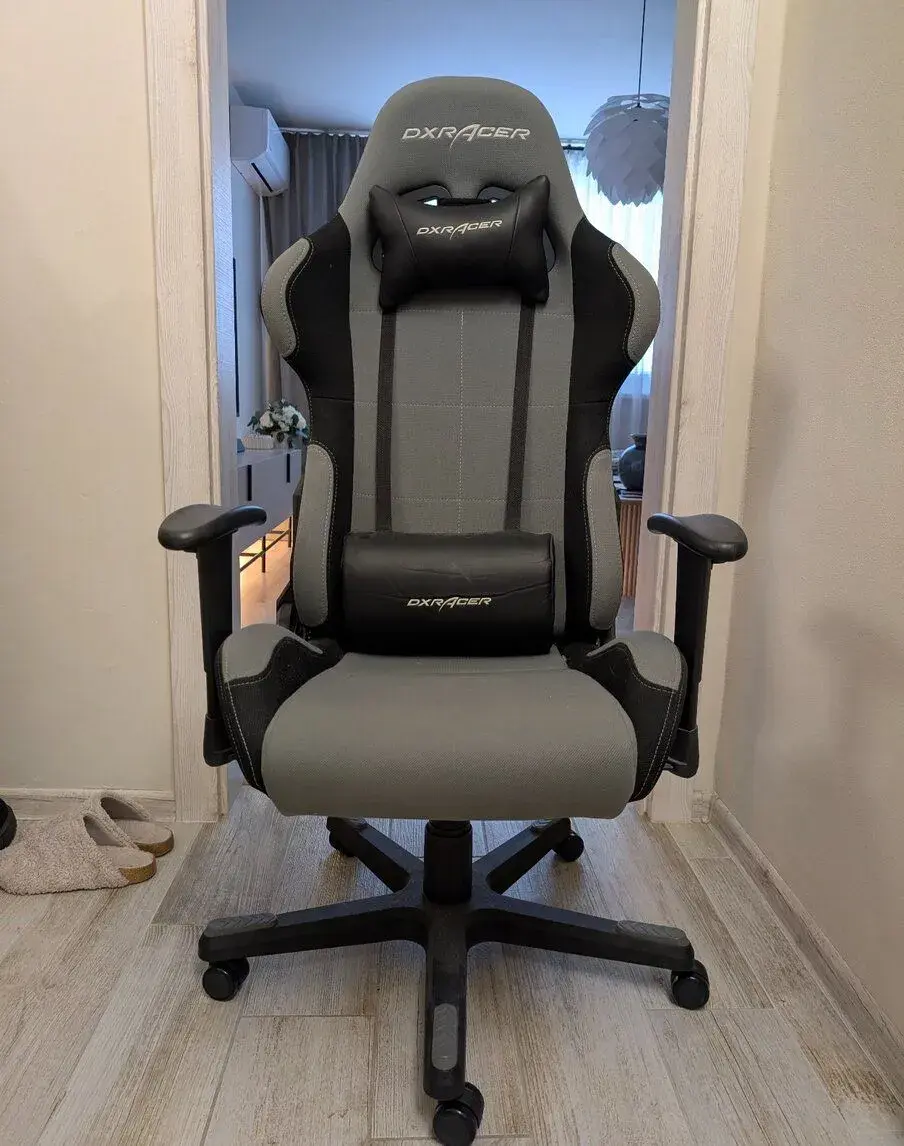 Stoličku/kreslo DXRacer Formula v látkovom prevedení