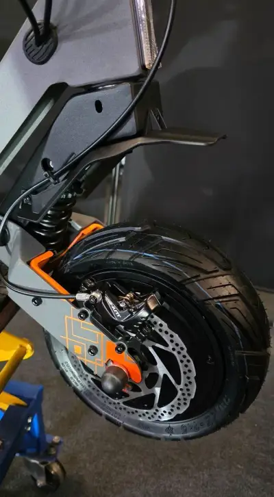 Kukirin G4 Ultra S NUTT brzdami