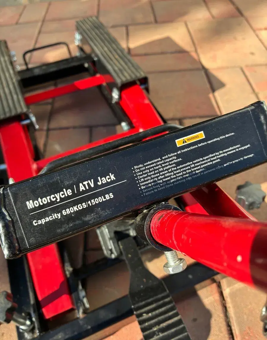 Hydraulicky zdvihak na motorku, štvorkolku