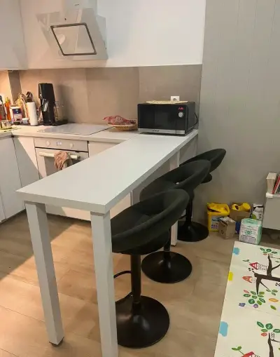 Barový stôl IKEA + 3 barové stoličky Mömax