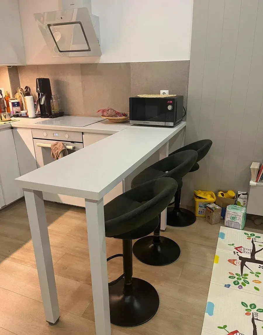 Barový stôl IKEA + 3 barové stoličky Mömax