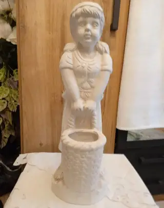 Soška biela dievča