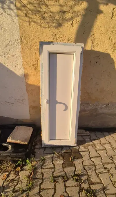 Plastové dvere.