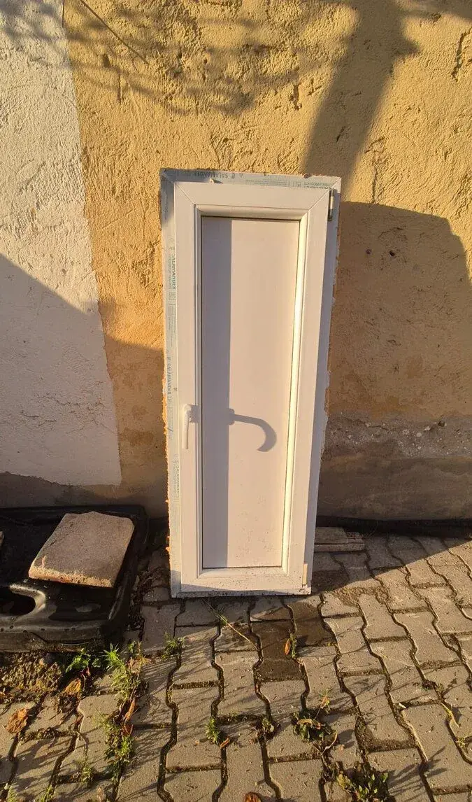Plastové dvere.