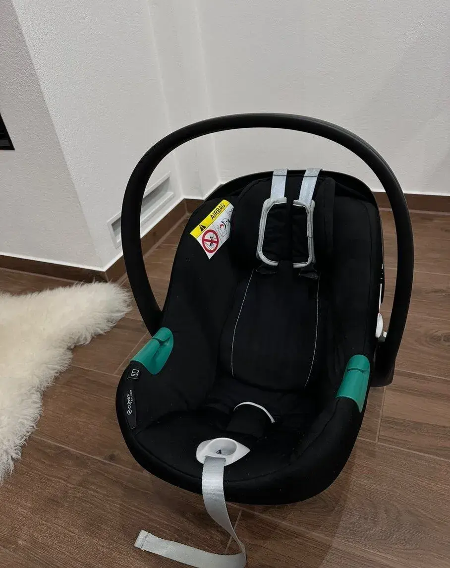Vajíčko Cybex Atom b2 so základňou