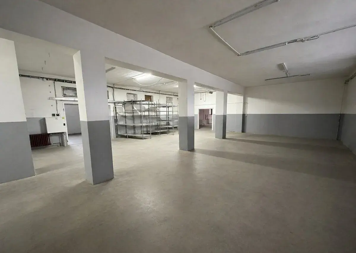 Skladovo-výrobný objekt 2 500 m², rampa, 3 brány v Martine