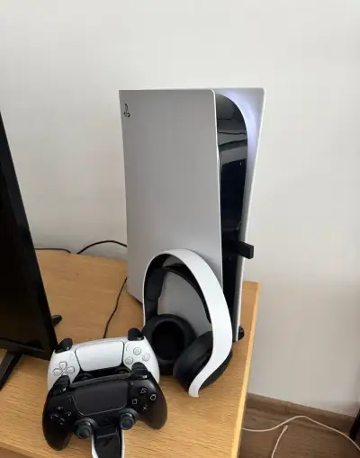 PlayStation 5 825 GB + 2 ovládače, slúchadlá a nabíjačka