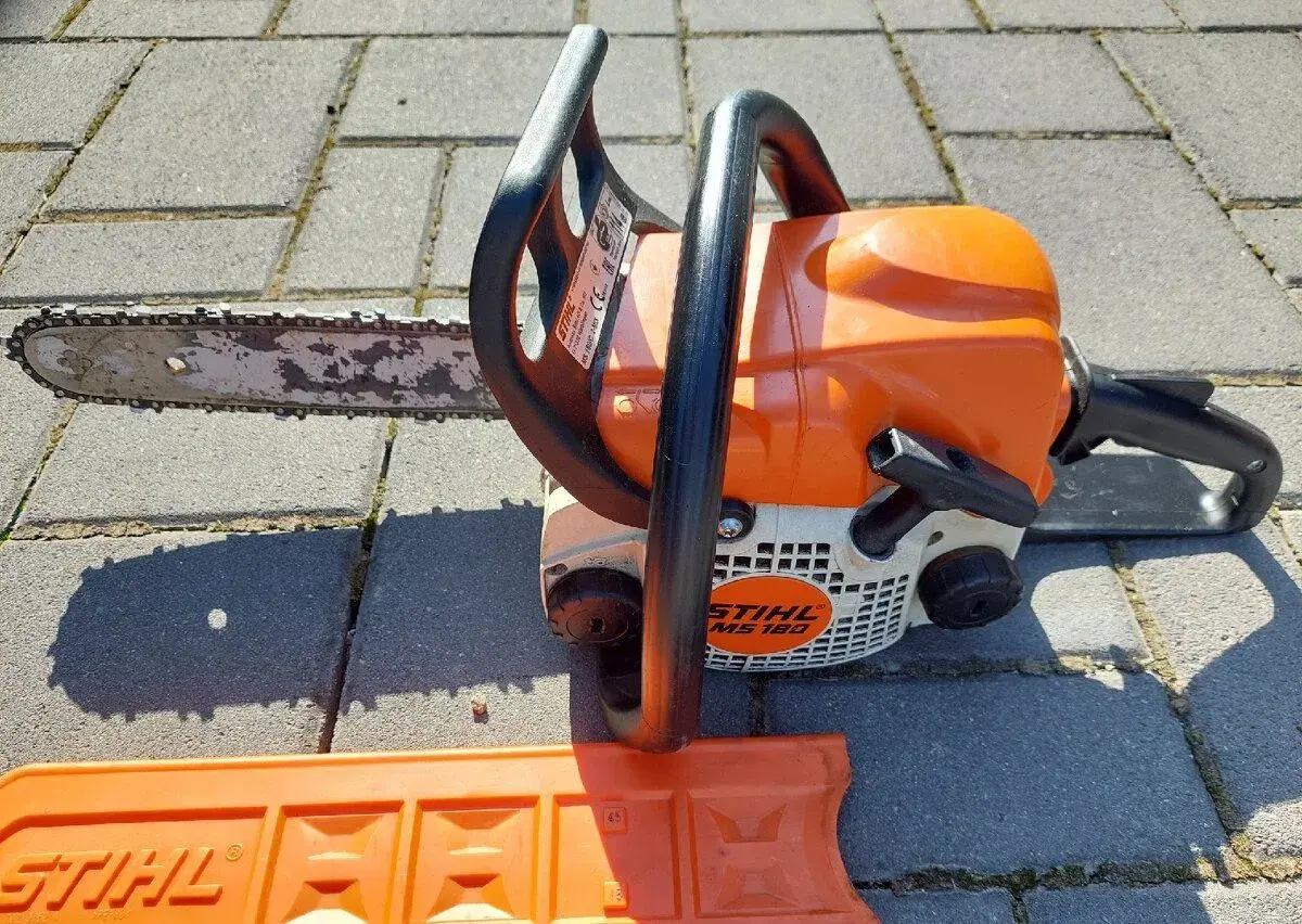 Motorová píla STIHL MS 180 , MS 270/270C