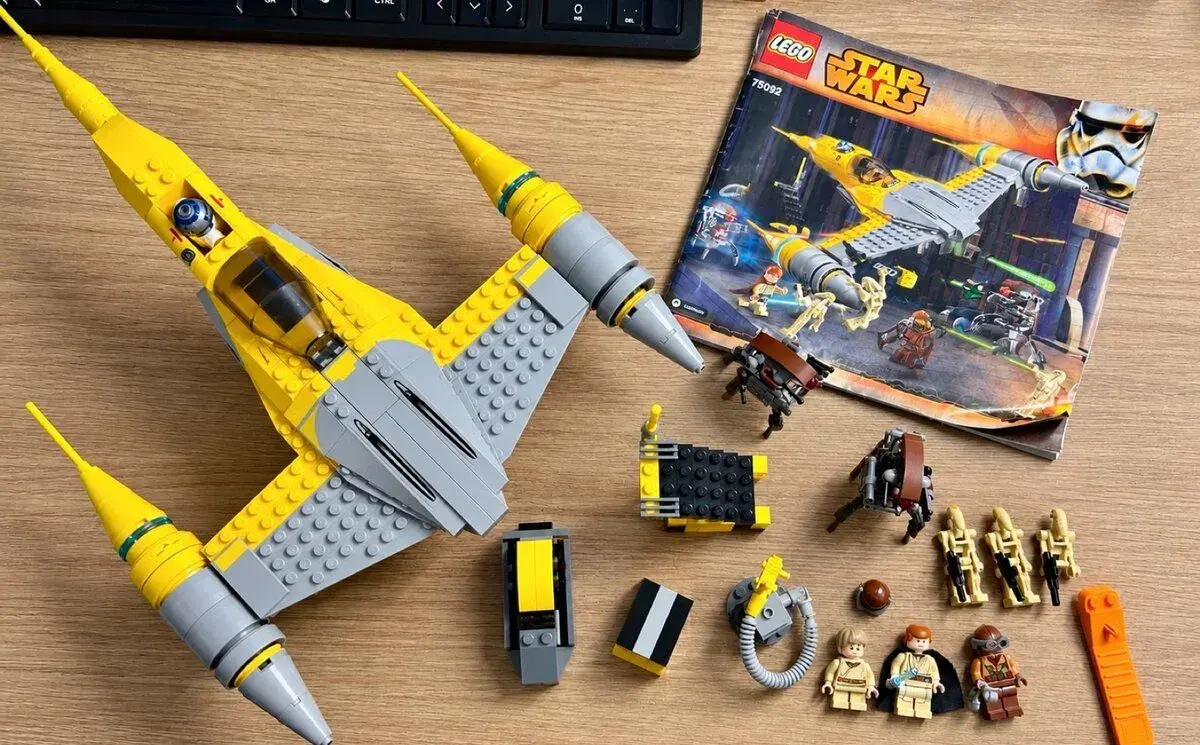 Originál LEGO Star Wars 75092 – Naboo Starfighter