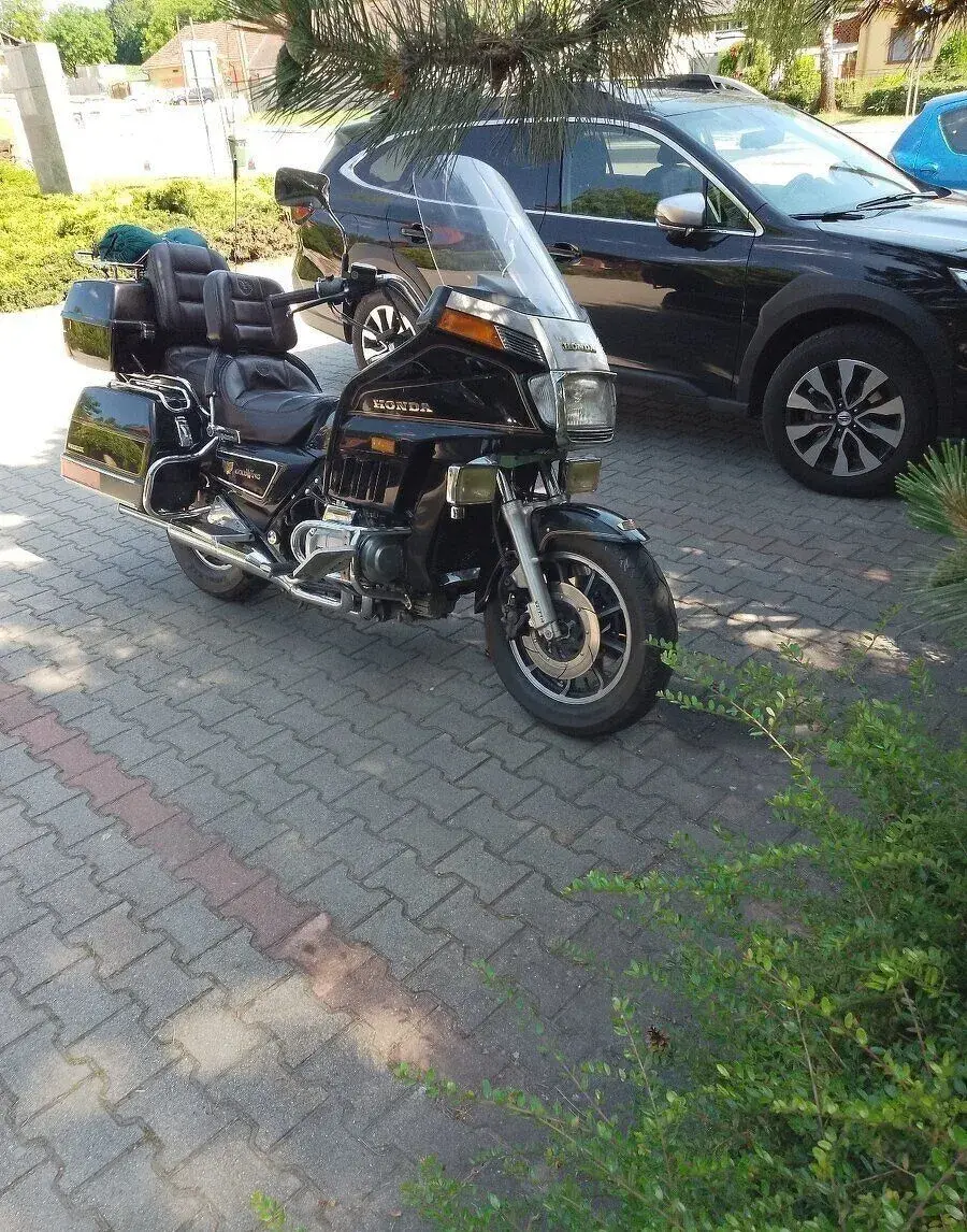 Krásna Honda Goldwing 1200gl.Všetko porobené STK 2,5roka