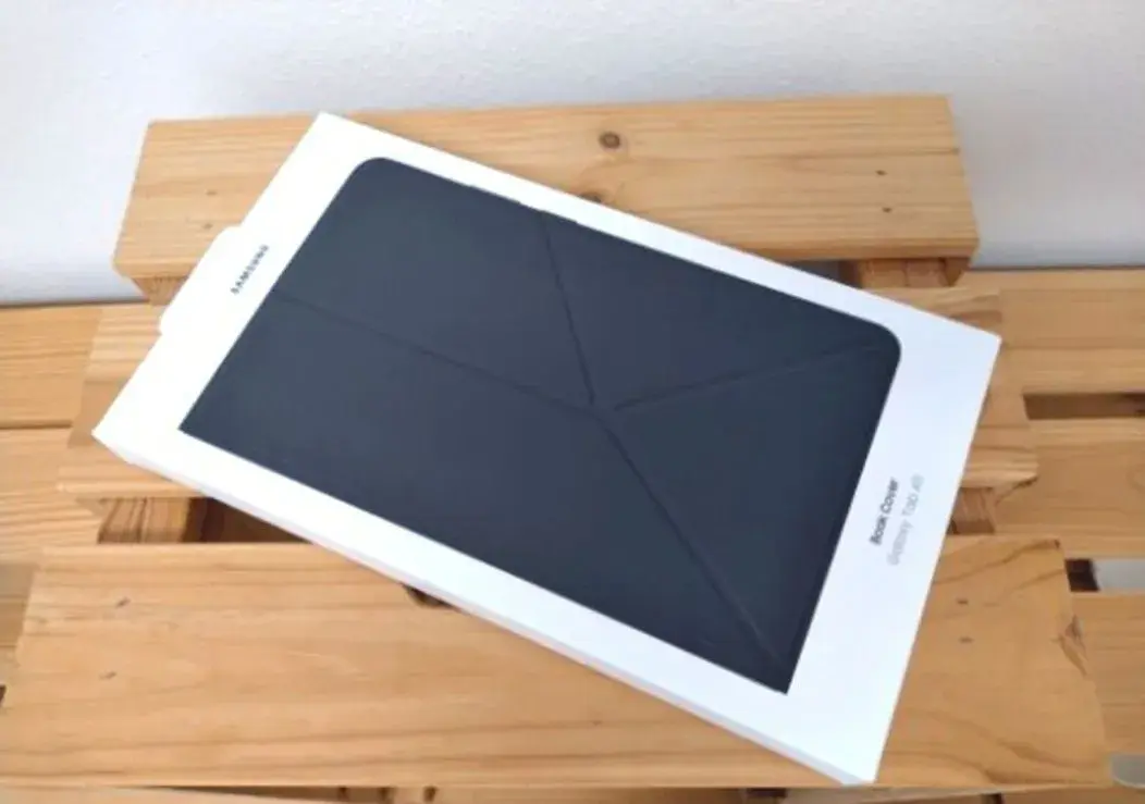 obal na tablet Samsung A11. Nepouzivany, v povodnej krabici