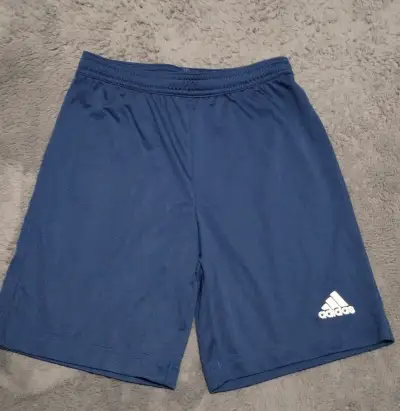 Chlapčenské športové šortky Adidas č.152