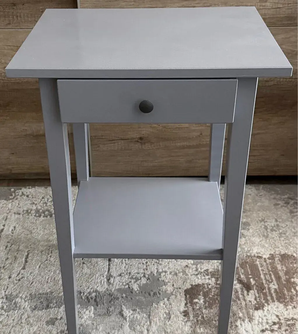 Nocny stolik Ikea Hemnes