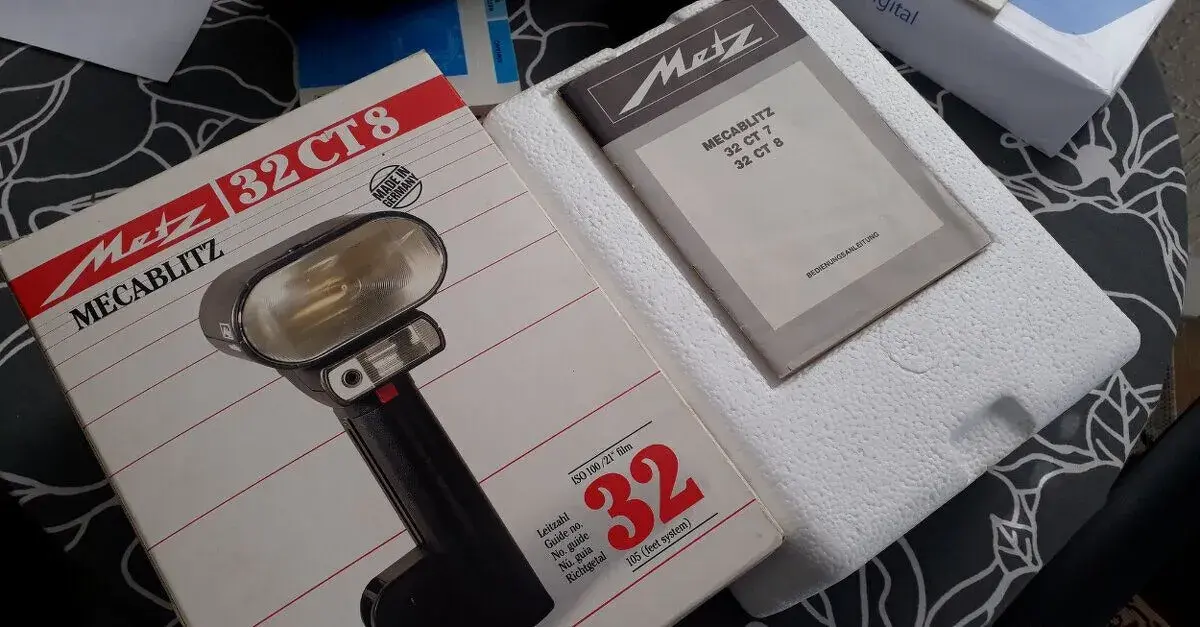 Blesk Metz 32CT8, SCA300 - TOP, ako nové