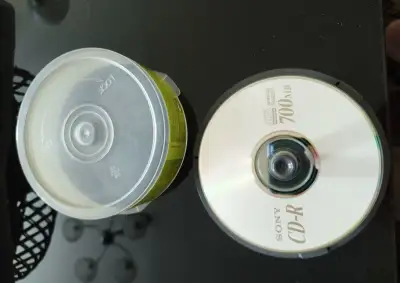 {24} CD, DVD a obaly