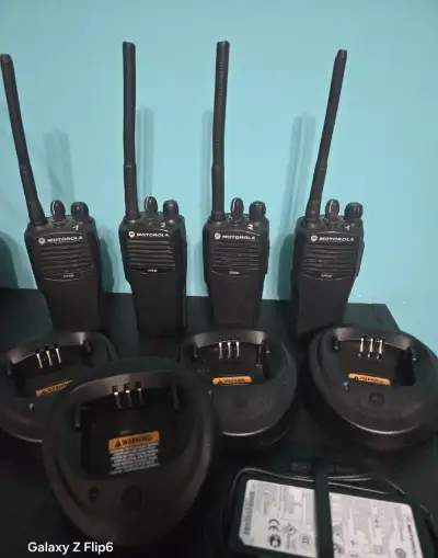 4x vysielačka Motorola CP040 (VHF, Li-Ion)