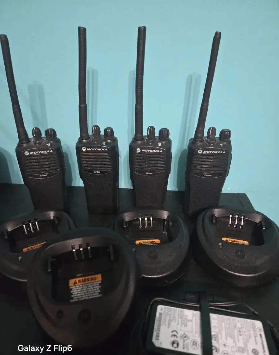 4x vysielačka Motorola CP040 (VHF, Li-Ion)