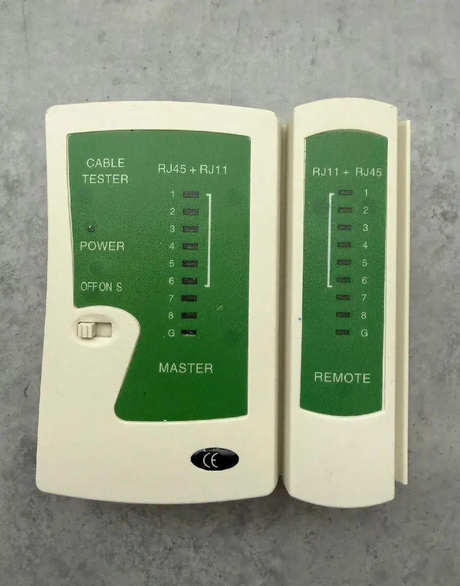 Tester ethernetových káblov s konektormi RJ-45 a RJ-11