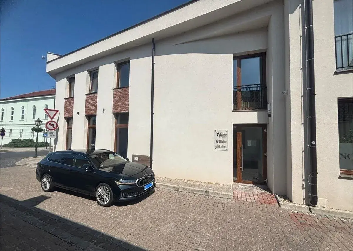 NA PREDAJ priestor v centre Trnavy – Halenárska ulica