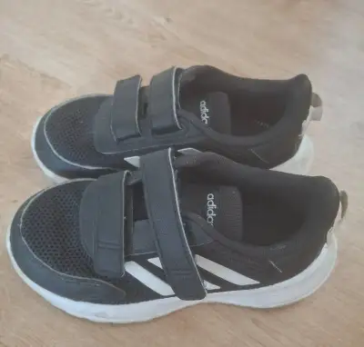 Tenisky Adidas 27