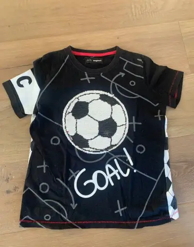 Tričko futbal meniace flitre, 134-140, 9-10r, Desigual