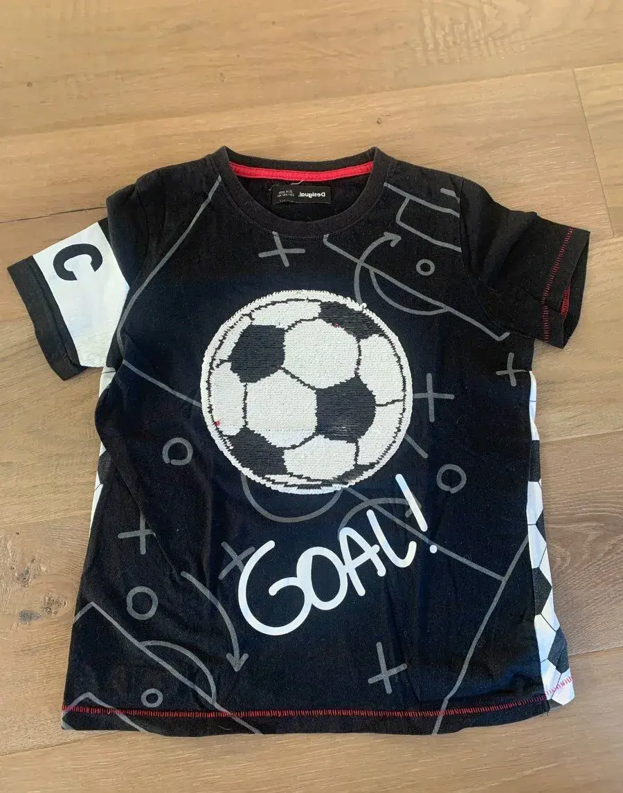 Tričko futbal meniace flitre, 134-140, 9-10r, Desigual