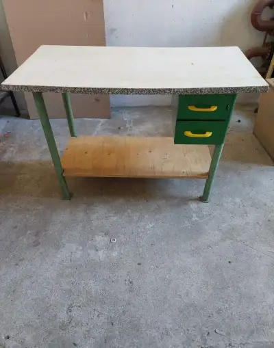 Pracovný stolik