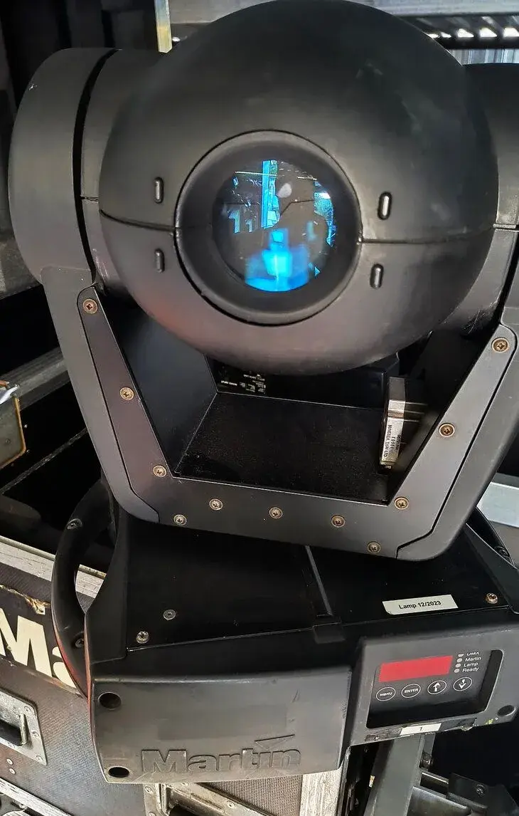Otočná hlava Martin MAC 250 (Martin Professional)