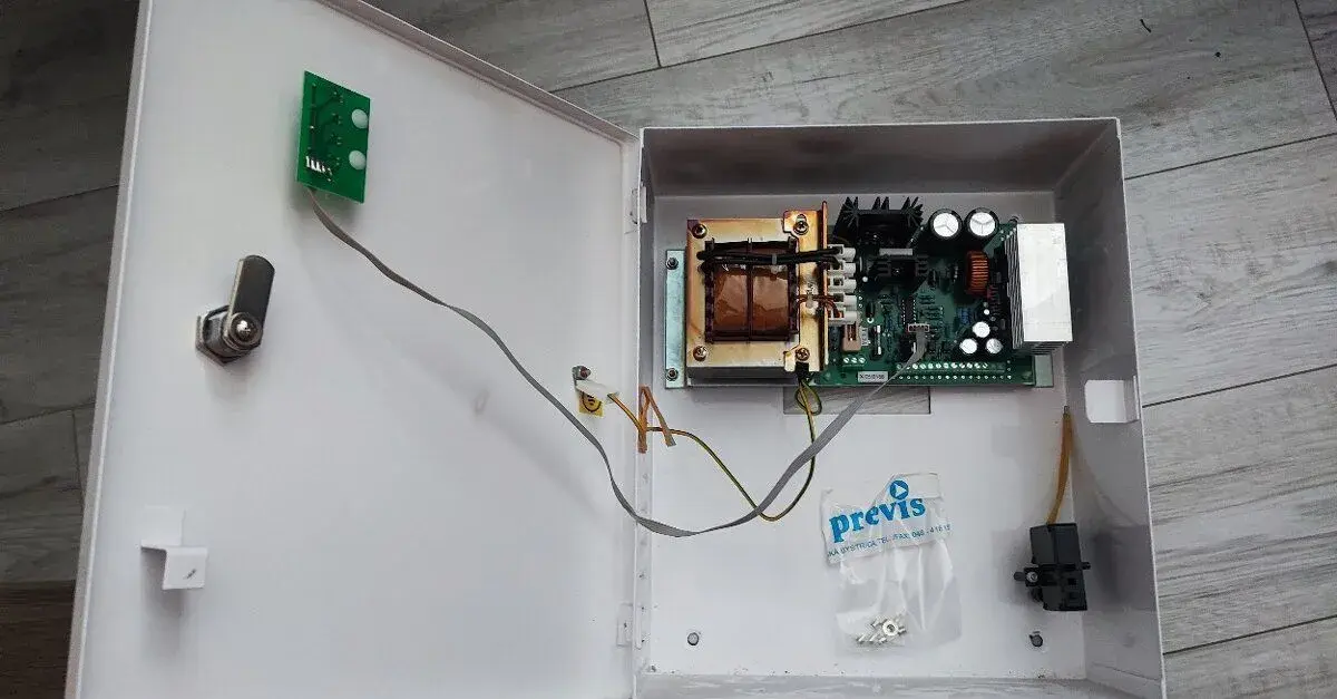 napajaci zdroj previs dzn 12V - Kvetoslavov