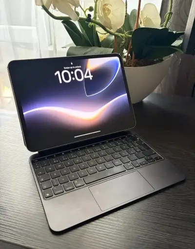 iPad Pro 11" M4 1TB + Magic Keyboard