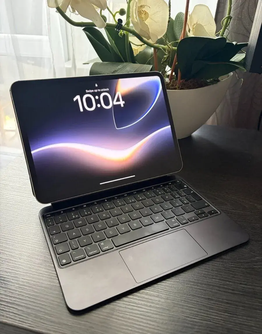 iPad Pro 11" M4 1TB + Magic Keyboard