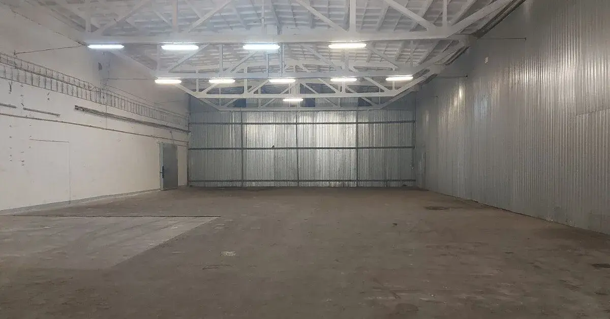 Skladovacie priestory 624 m2 - pri privádzači na Juhu
