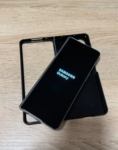Samsung galaxy Z Fold 4 512Gb verzia - Funkčný